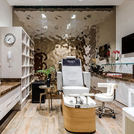 Парикмахерское оборудование Maletti в интерьере салона красоты
